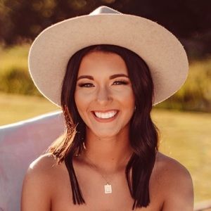 Meet your Posher, Haley